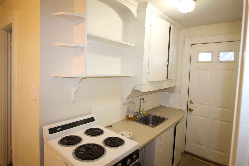 Photo of 174 Concord Street #11, Manchester, NH 03103 (MLS # 5076195)