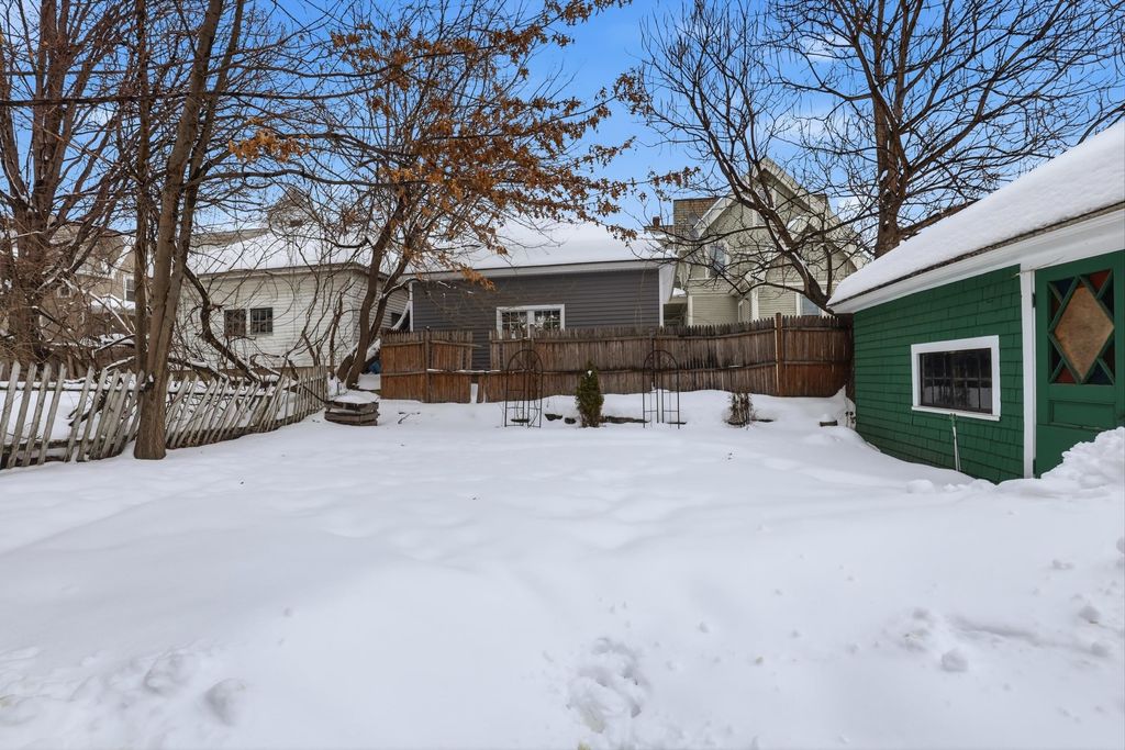 Photo of 247 Walnut Street, Manchester, NH 03104 (MLS # 5077436)