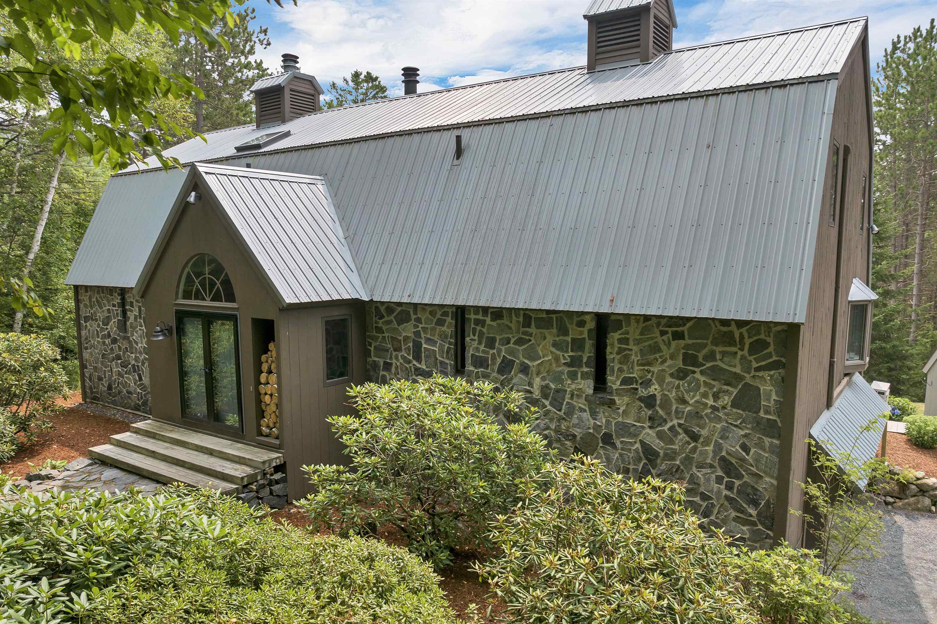 Grantham, New Hampshire 03753, United States, 3 Bedrooms Bedrooms, ,3 BathroomsBathrooms,Residential,Active,192029