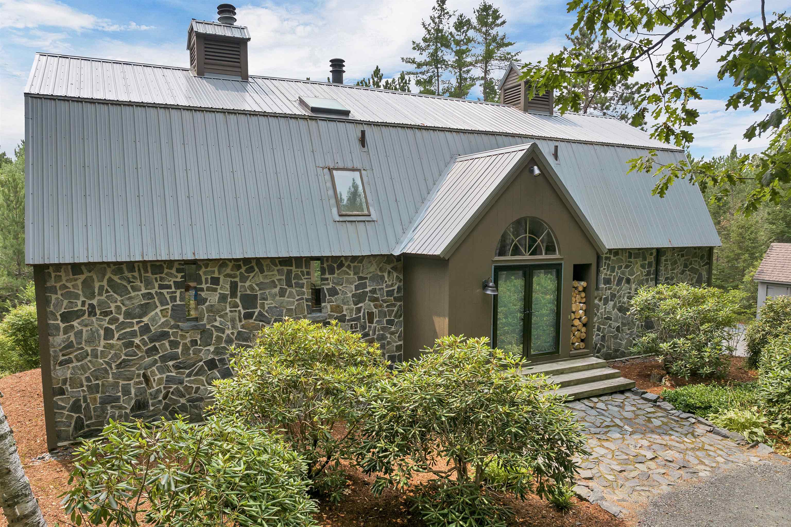 Grantham, New Hampshire 03753, United States, 3 Bedrooms Bedrooms, ,3 BathroomsBathrooms,Residential,Active,192029