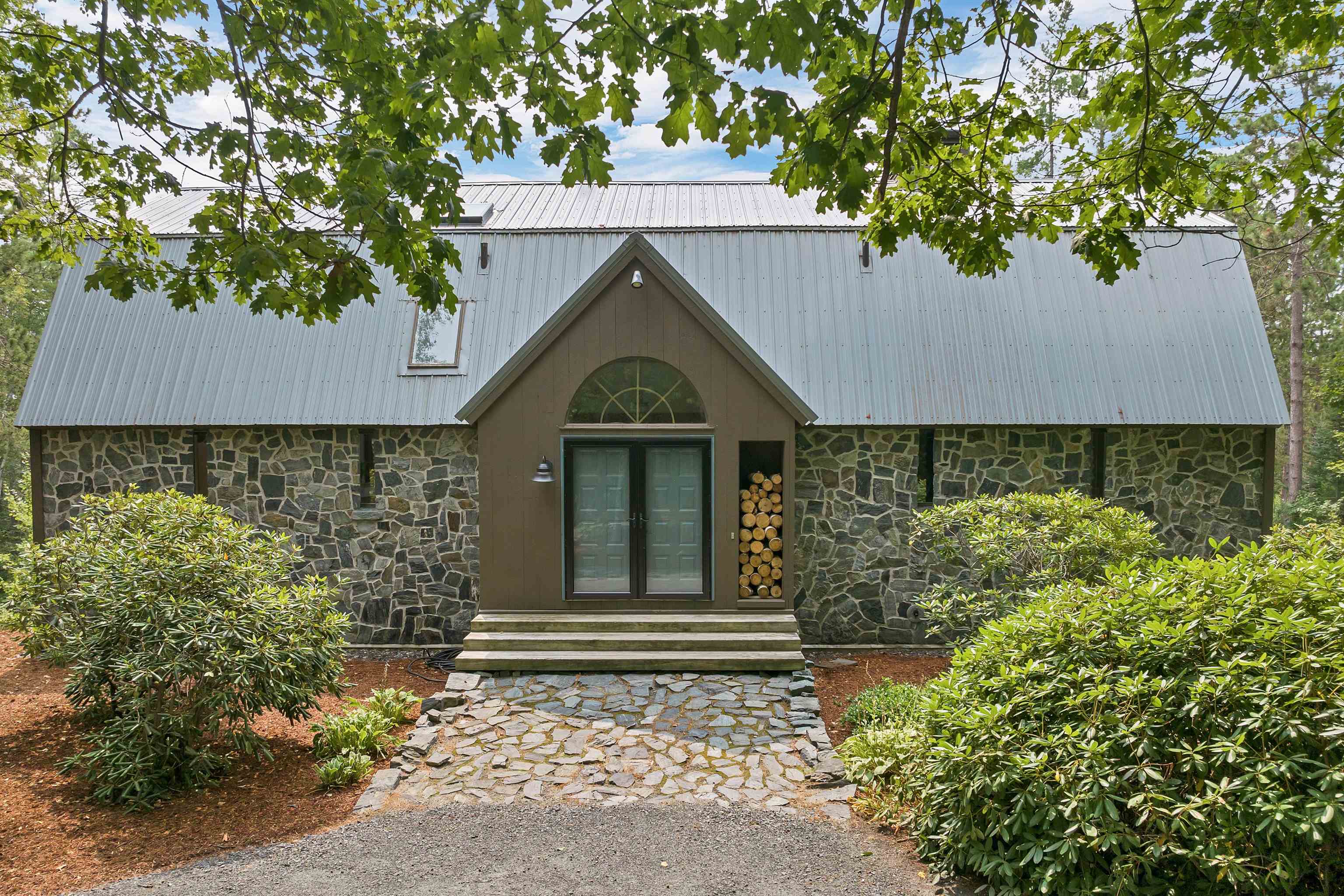 Grantham, New Hampshire 03753, United States, 3 Bedrooms Bedrooms, ,3 BathroomsBathrooms,Residential,Active,192029