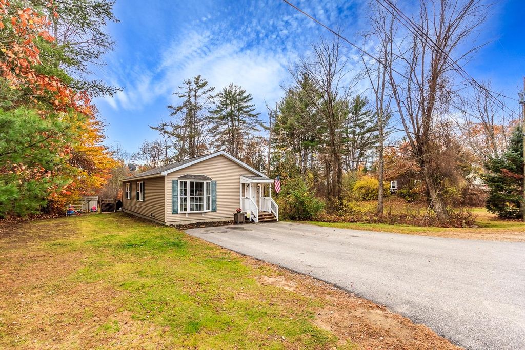 Photo of 42 Woodrow Avenue, Franklin, NH 03235 (MLS # 5068797)