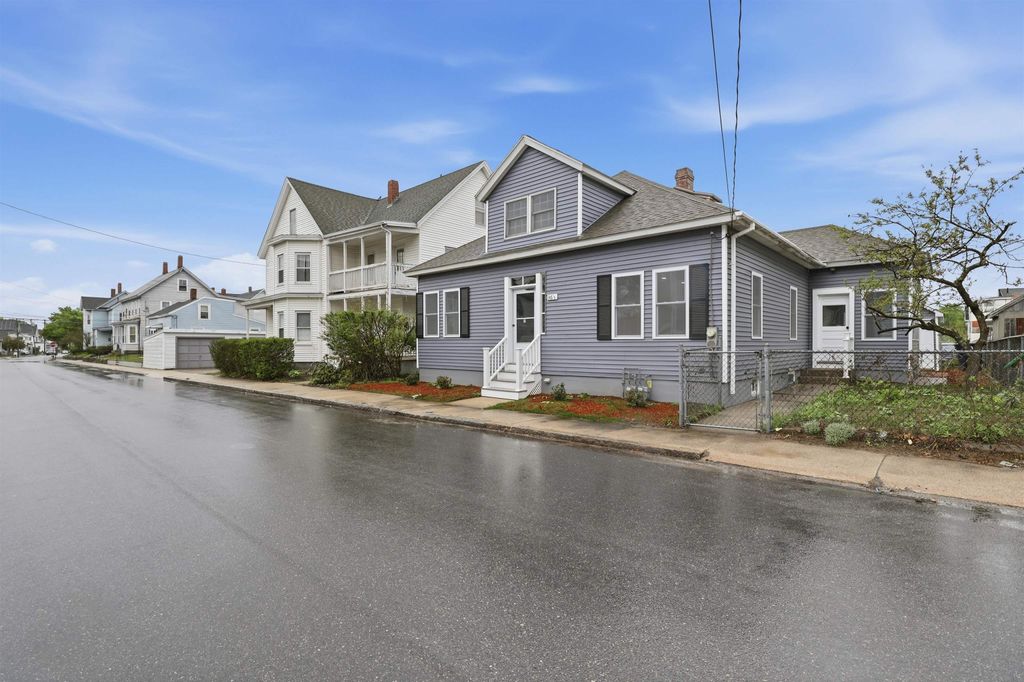 Photo of 14612 Chestnut Street, Nashua, NH 03060 (MLS # 5087625)