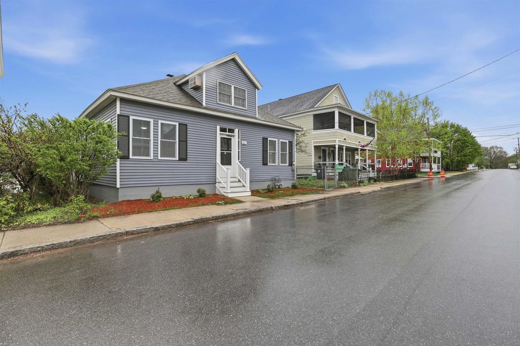 Photo of 14612 Chestnut Street, Nashua, NH 03060 (MLS # 5087625)
