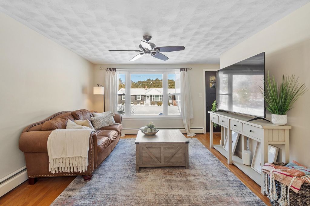 Photo of 15 Briar Avenue, Salem, NH 03079 (MLS # 5077494)