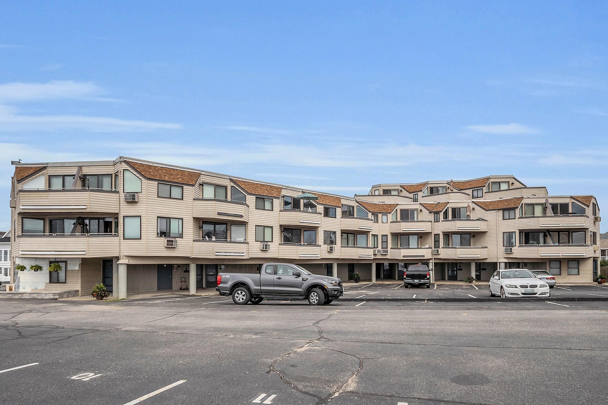 Hampton, New Hampshire 03842, United States, 2 Bedrooms Bedrooms, ,1 BathroomBathrooms,Residential,Active,42194