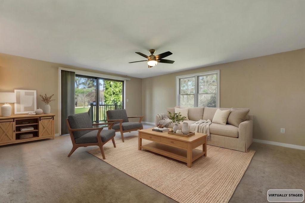 Photo of 422 Ledgeview Drive, Rochester, NH 03867 (MLS # 5086734)