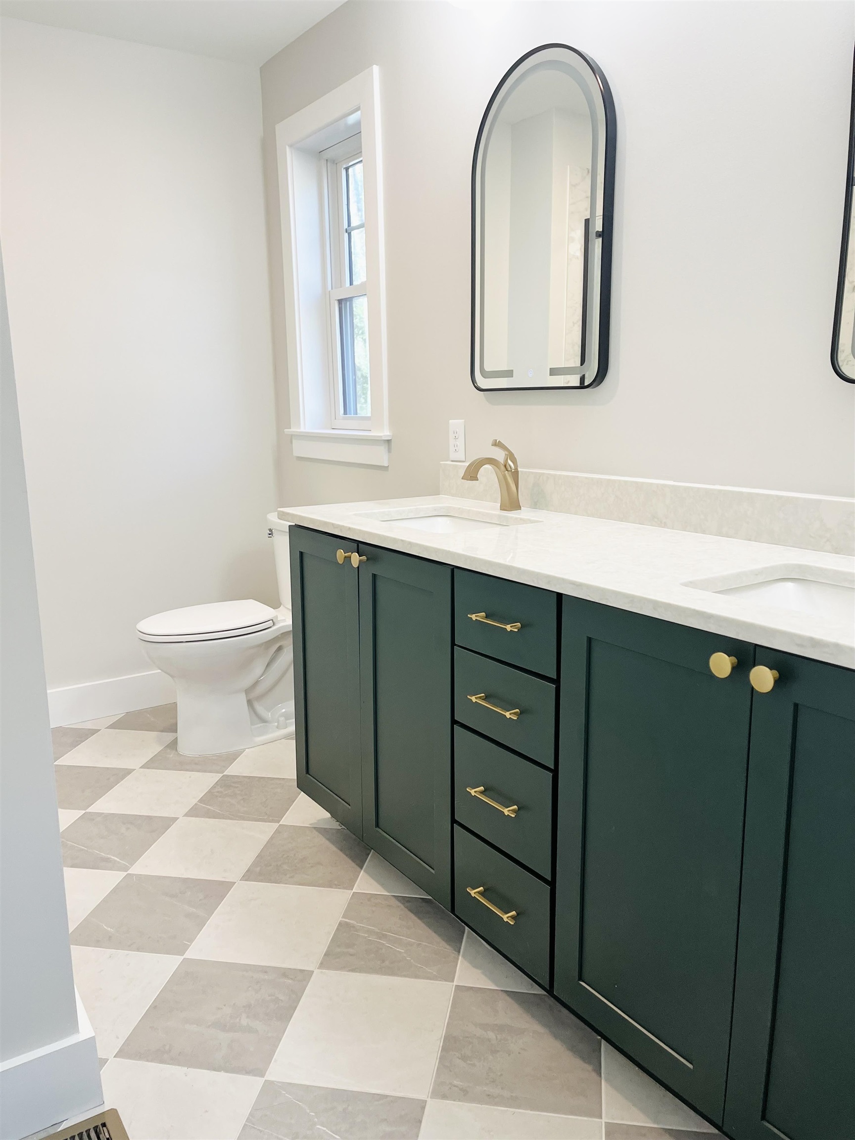 12 Charlotte Drive 5