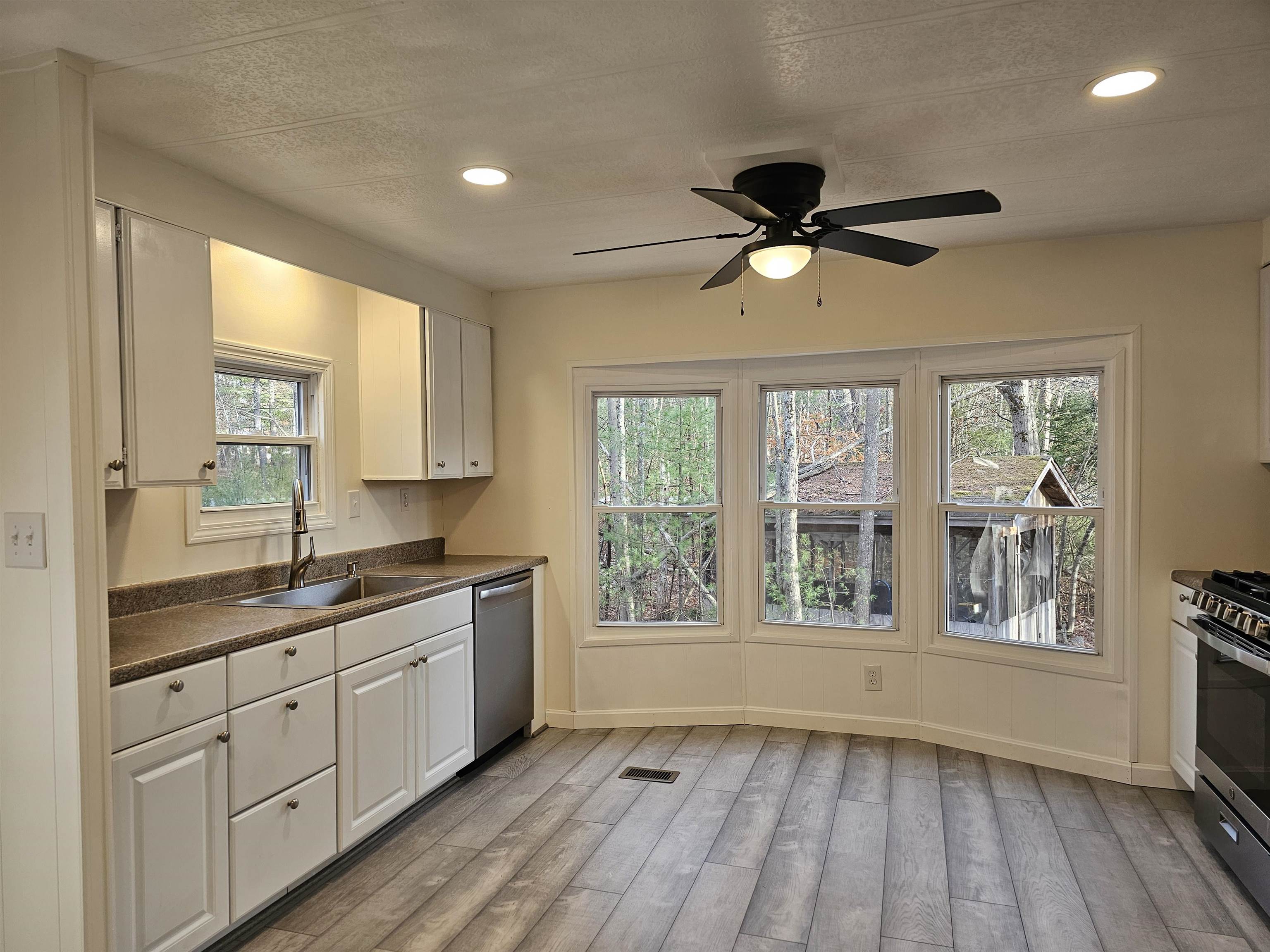 Barnstead, New Hampshire 03225, United States, 2 Bedrooms Bedrooms, ,1 BathroomBathrooms,Residential,Active,241745