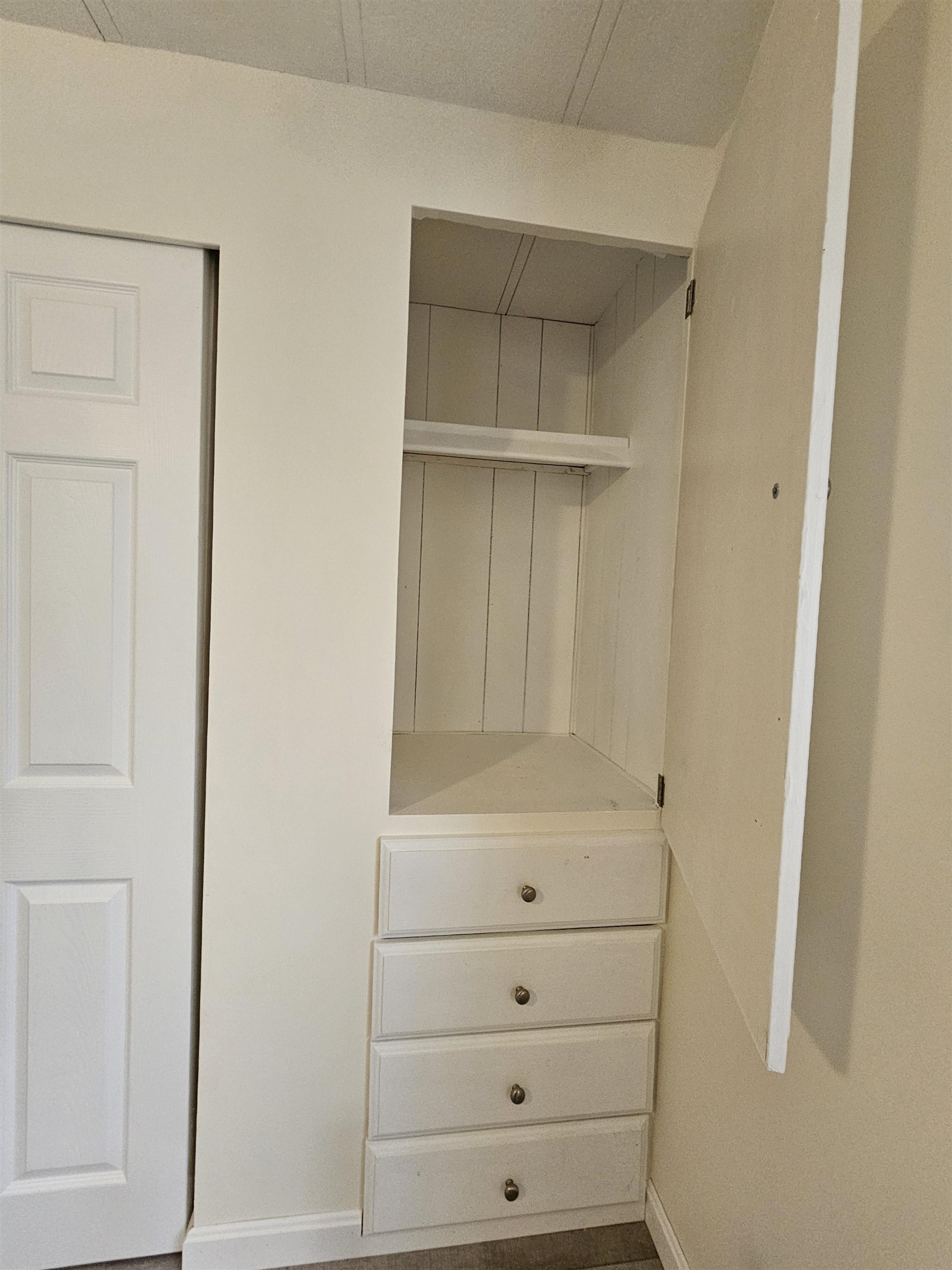 Barnstead, New Hampshire 03225, United States, 2 Bedrooms Bedrooms, ,1 BathroomBathrooms,Residential,Active,241745