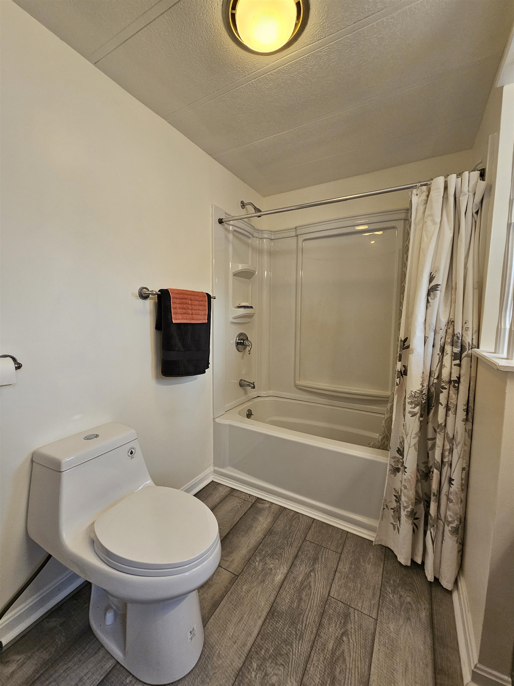 Barnstead, New Hampshire 03225, United States, 2 Bedrooms Bedrooms, ,1 BathroomBathrooms,Residential,Active,241745