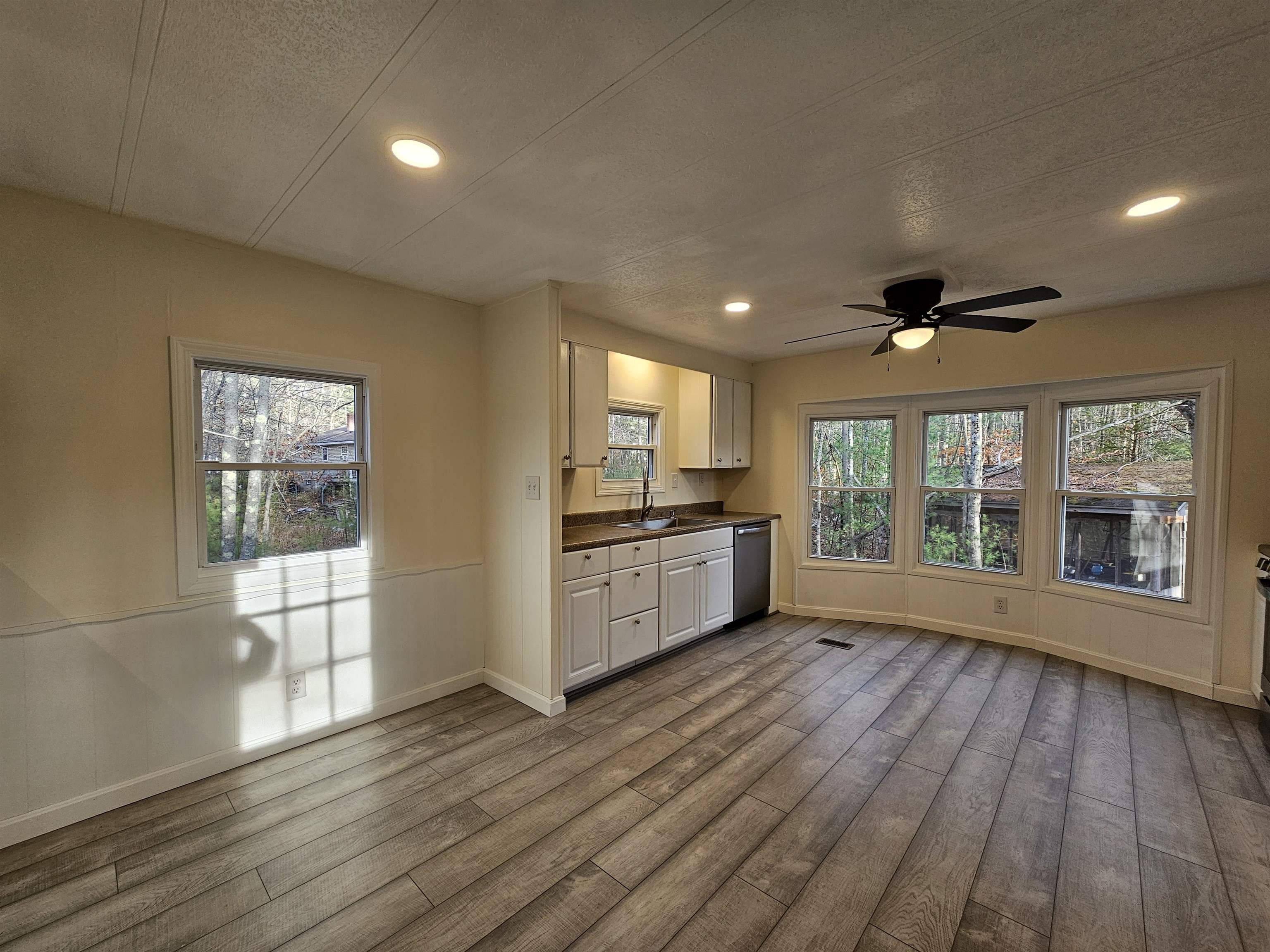 Barnstead, New Hampshire 03225, United States, 2 Bedrooms Bedrooms, ,1 BathroomBathrooms,Residential,Active,241745