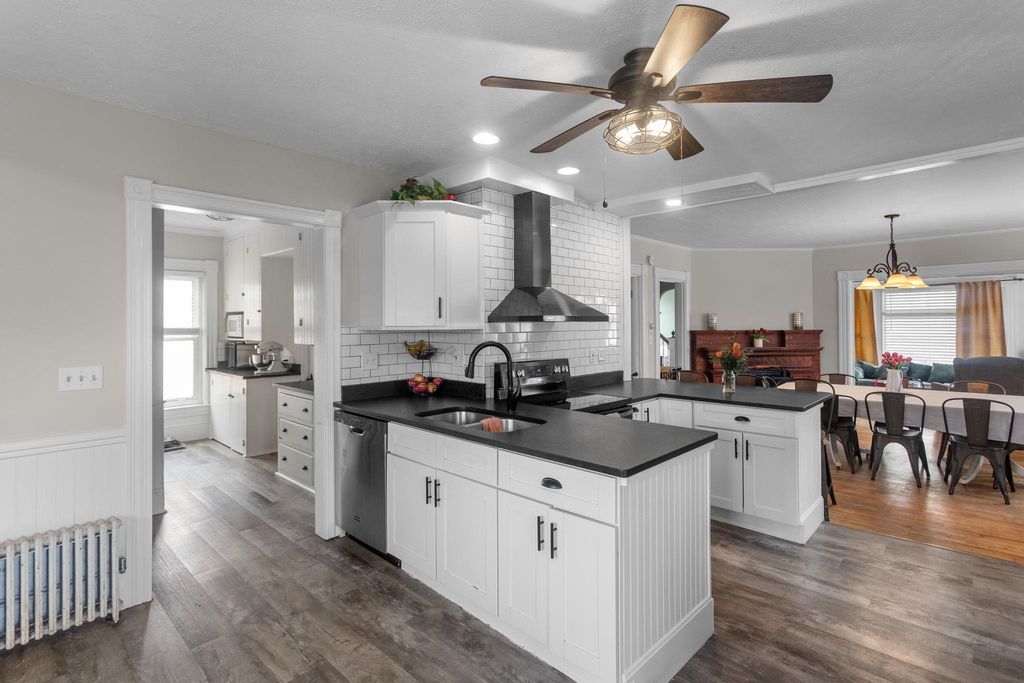 Photo of 66 Gold Street, Manchester, NH 03103 (MLS # 5082397)