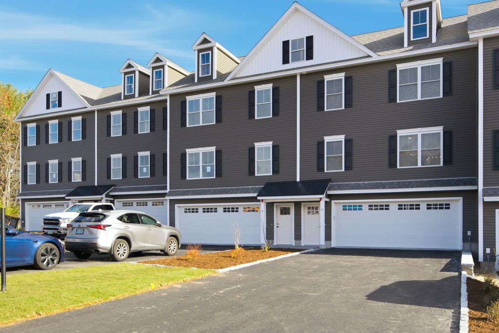 Photo of 7 Elise Avenue, Londonderry, NH 03053 (MLS # 5070646)