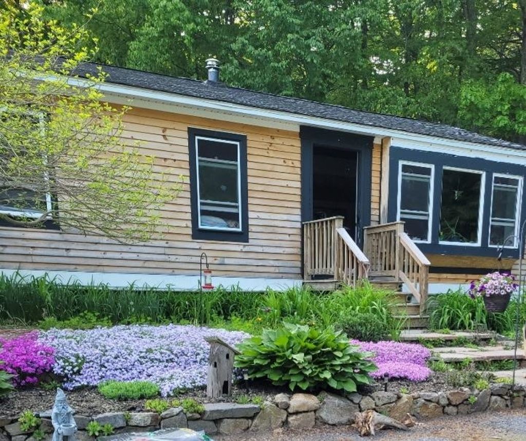 Photo of 8 Jennifer Street, Danville, NH 03819 (MLS # 5083114)