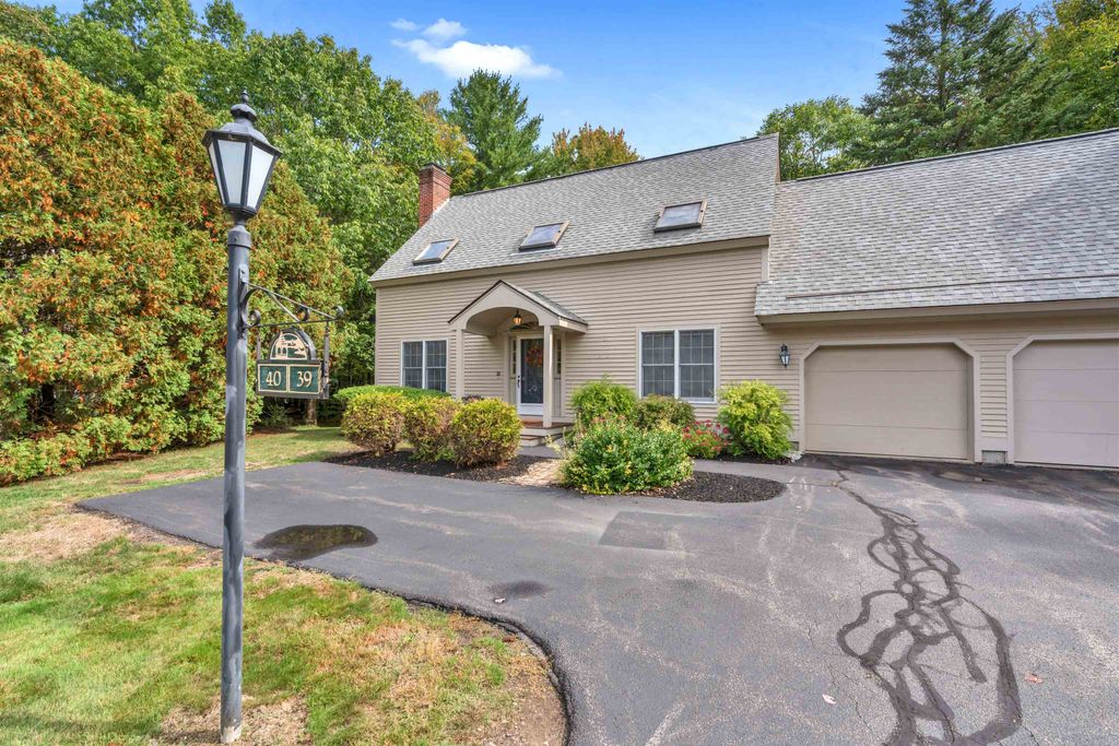 Photo of 40 Stratham Green, Stratham, NH 03885 (MLS # 5063872)