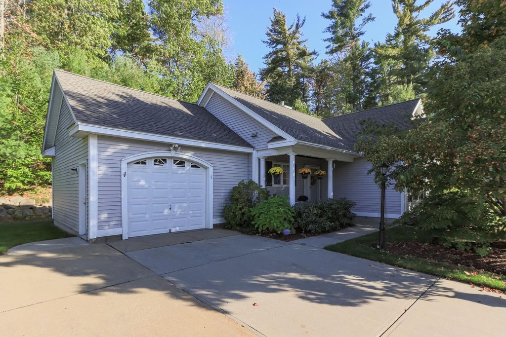 Photo of 5 Holly Circle, Bow, NH 03304 (MLS # 5065280)