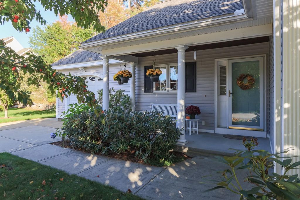 Photo of 5 Holly Circle, Bow, NH 03304 (MLS # 5065280)