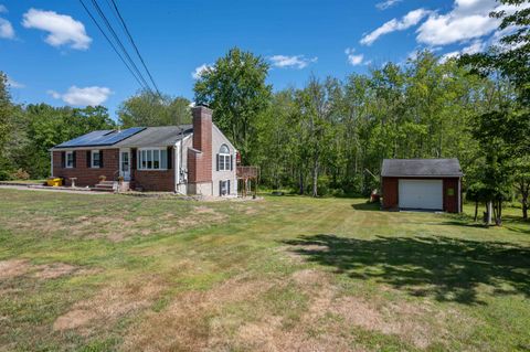 Photo of 155 Robinson Road, Hudson, NH 03051 (MLS # 5058718)