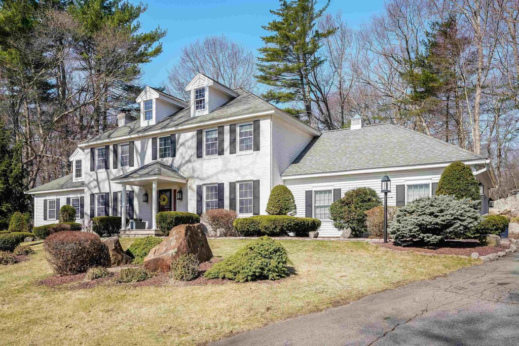 Photo of 8 Stoneybrook Lane, Salem, NH 03079 (MLS # 5034639)