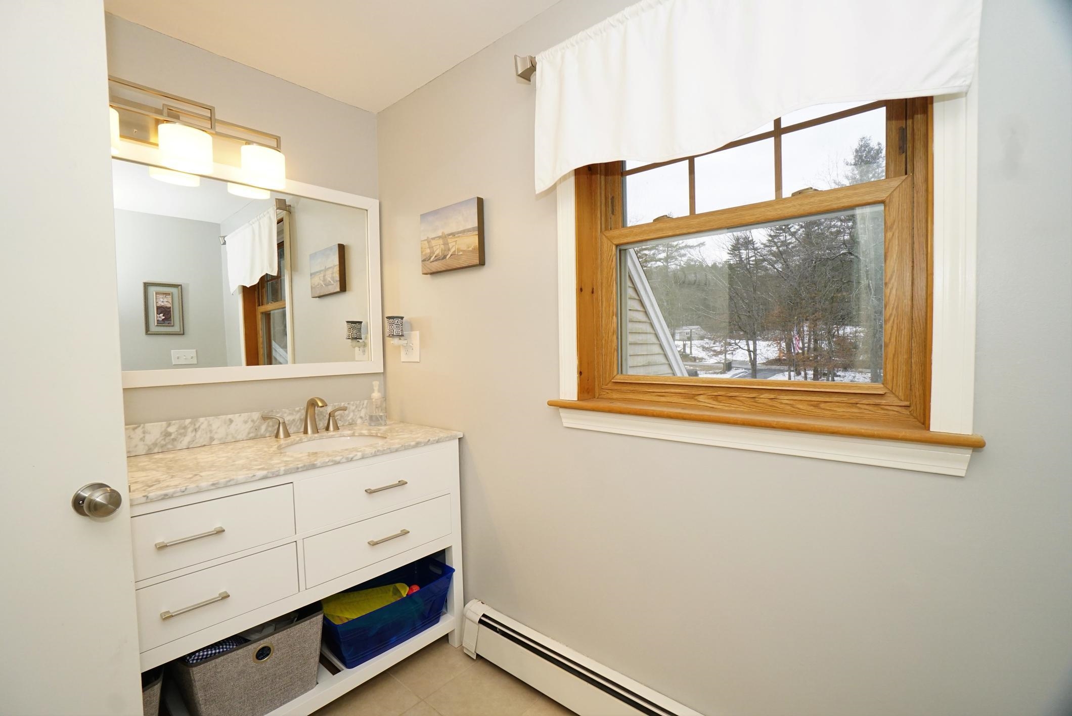 Nottingham, New Hampshire 03290, United States, 3 Bedrooms Bedrooms, ,2 BathroomsBathrooms,Residential,Pending,18508