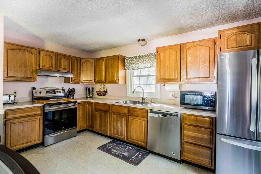Photo of 5 Wedgewood Drive, Concord, NH 03301 (MLS # 5063909)