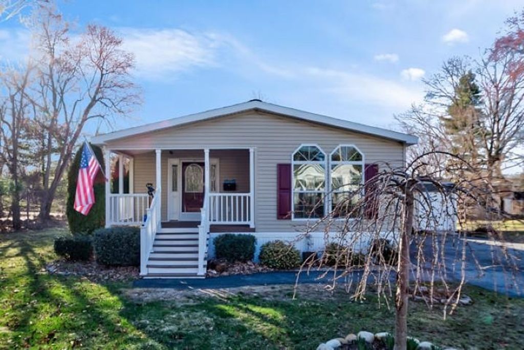 Photo of 17 Winter Street, Salem, NH 03079 (MLS # 5082614)