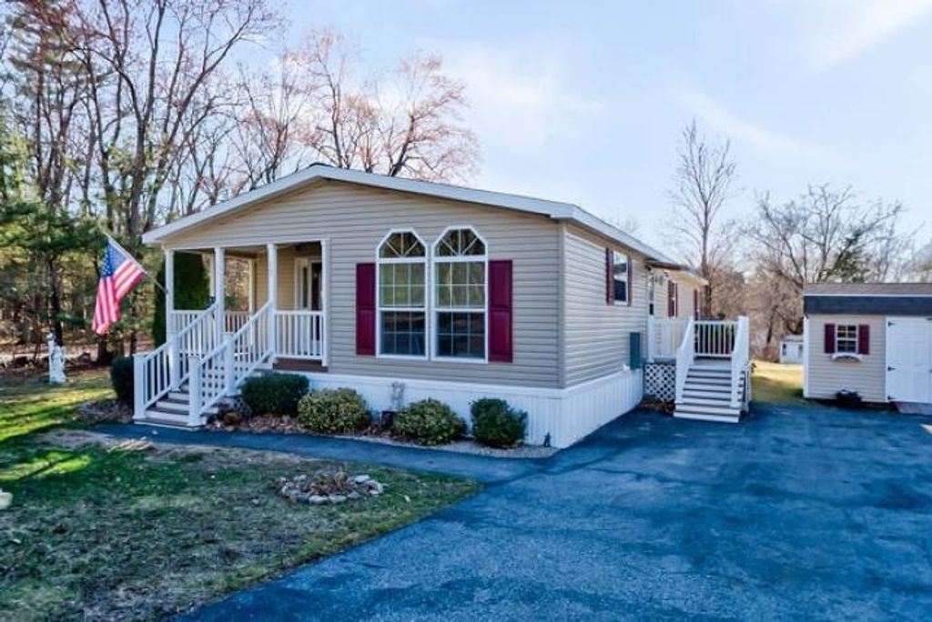 Photo of 17 Winter Street, Salem, NH 03079 (MLS # 5082614)