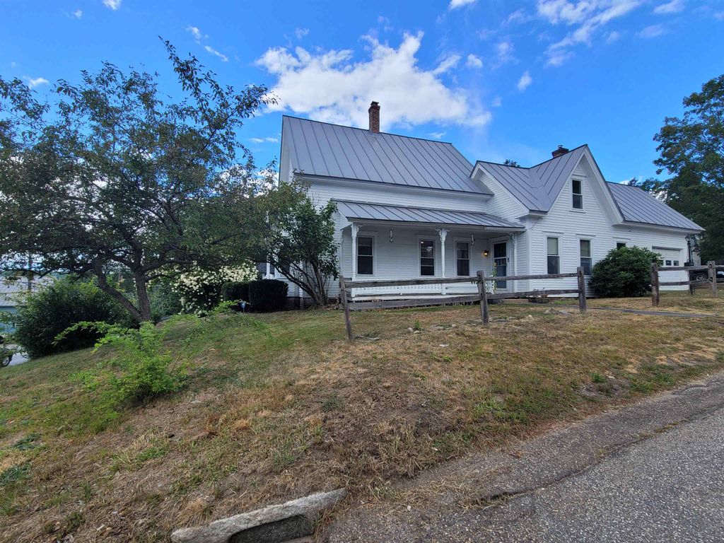 Photo of 624 Central Street, Franklin, NH 03235 (MLS # 5059032)