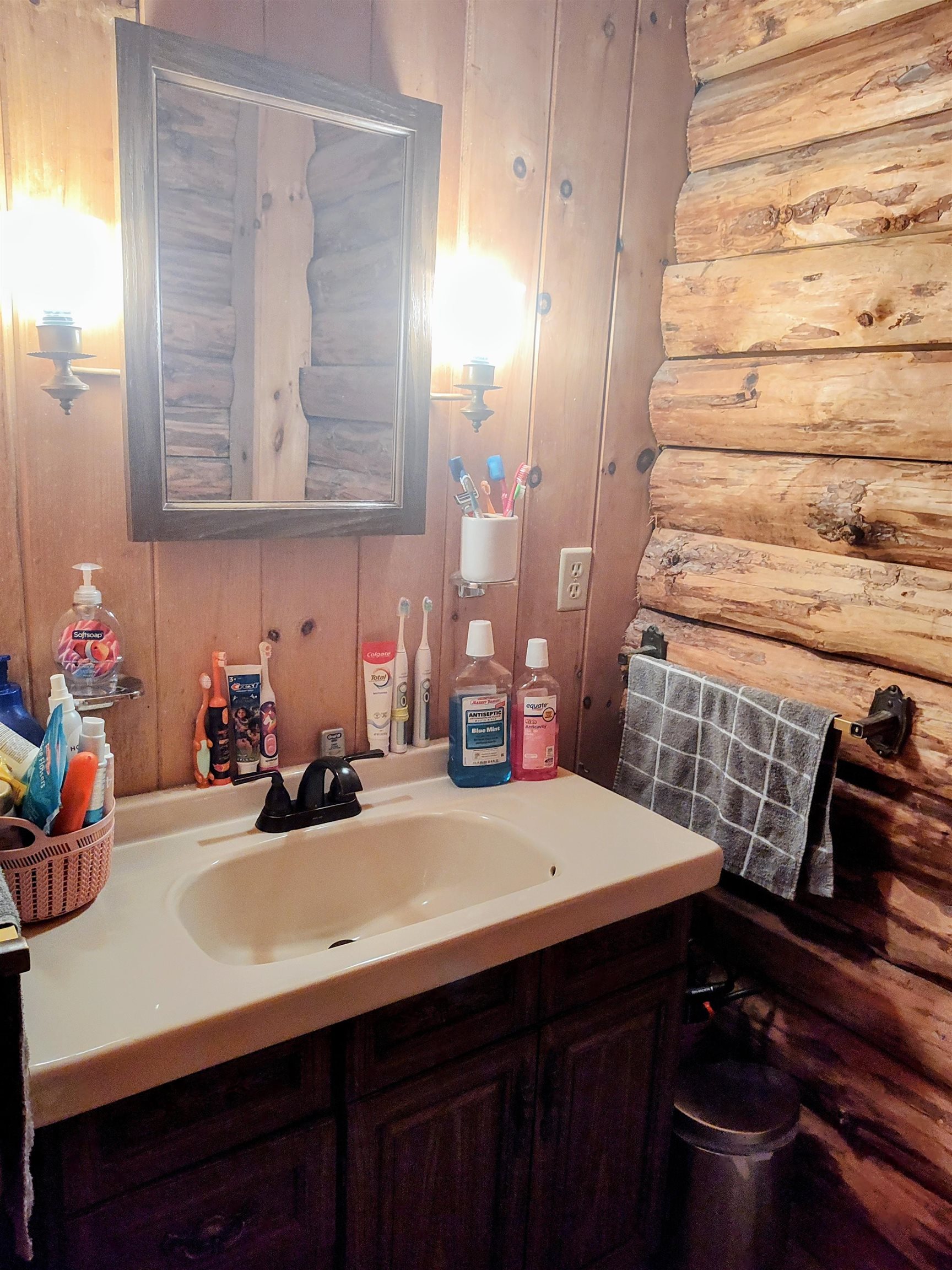 New Ipswich, New Hampshire 03071, United States, 4 Bedrooms Bedrooms, ,3 BathroomsBathrooms,Residential,Active,205734