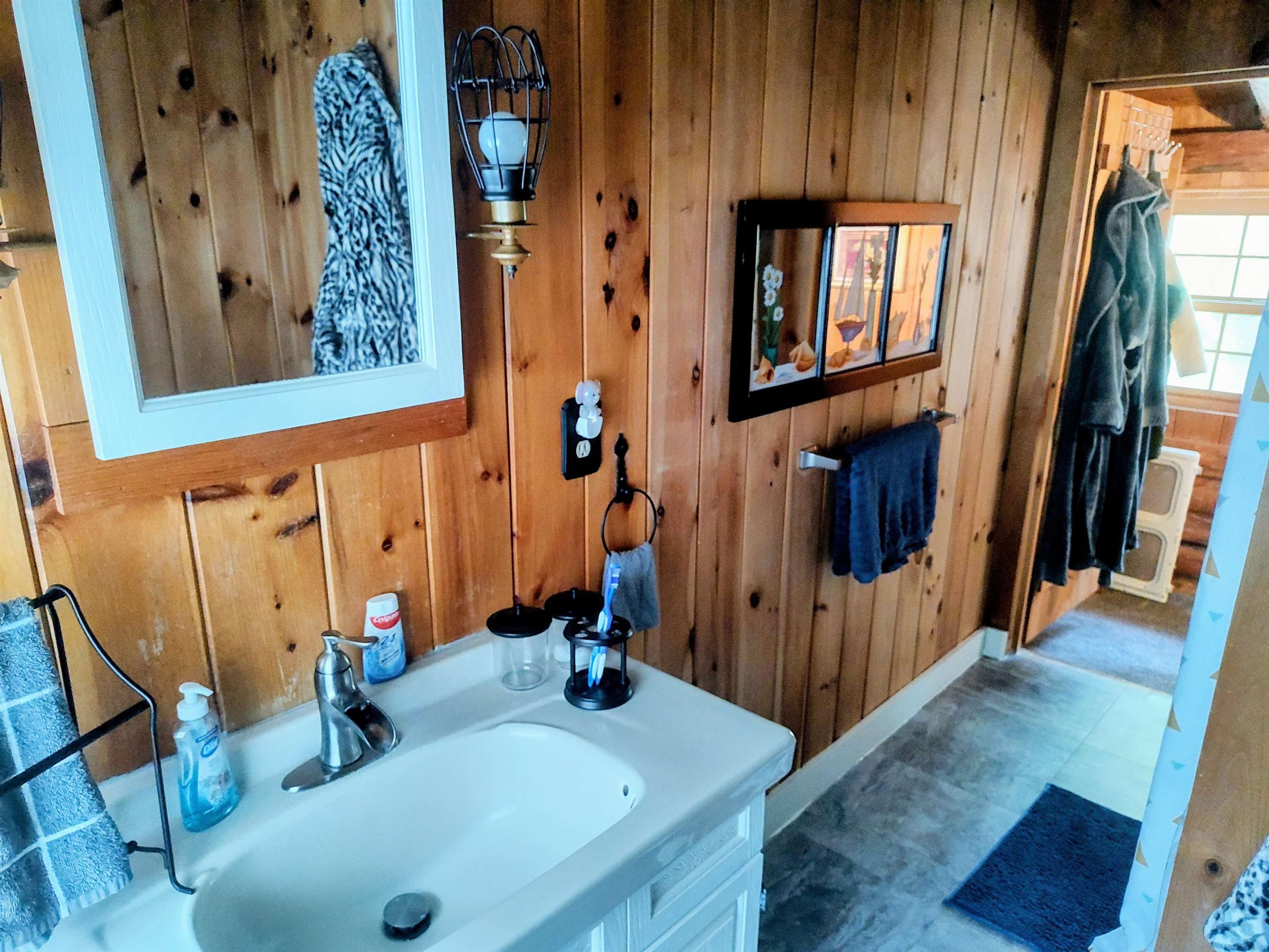 New Ipswich, New Hampshire 03071, United States, 4 Bedrooms Bedrooms, ,3 BathroomsBathrooms,Residential,Active,205734