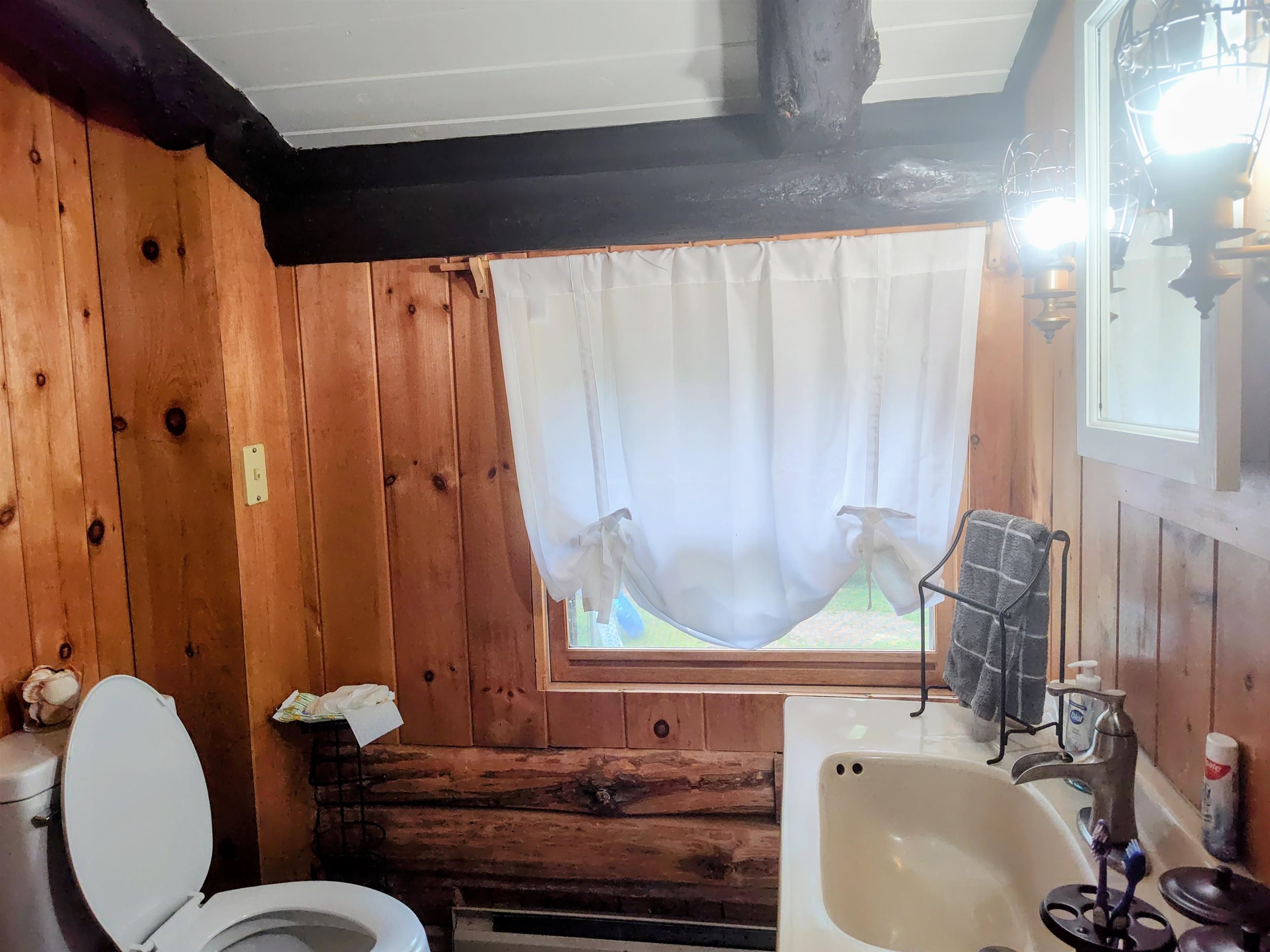 New Ipswich, New Hampshire 03071, United States, 4 Bedrooms Bedrooms, ,3 BathroomsBathrooms,Residential,Active,205734