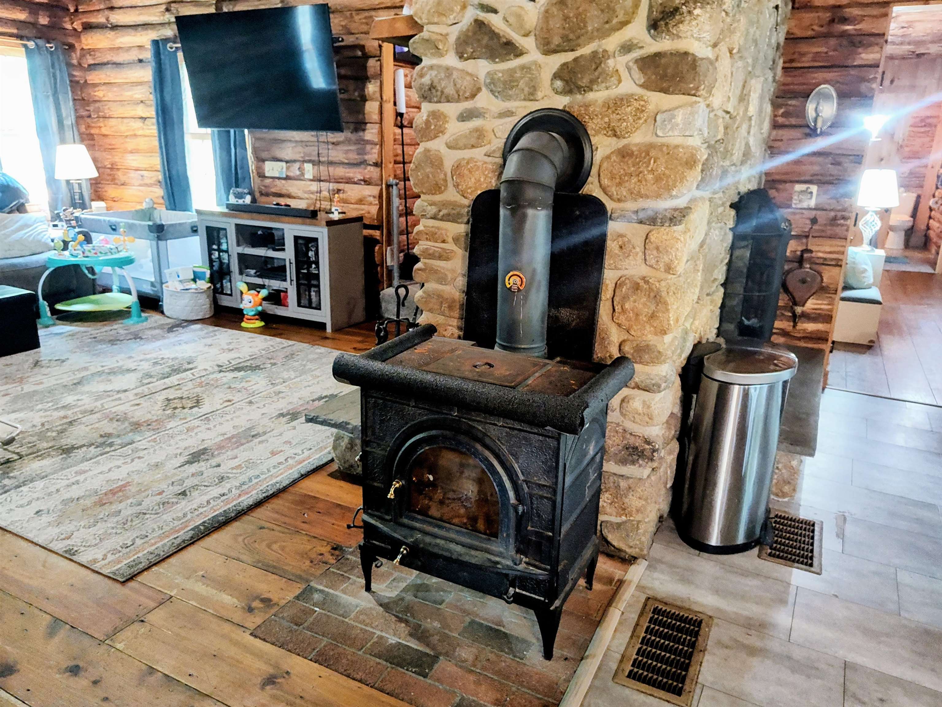 New Ipswich, New Hampshire 03071, United States, 4 Bedrooms Bedrooms, ,3 BathroomsBathrooms,Residential,Active,205734