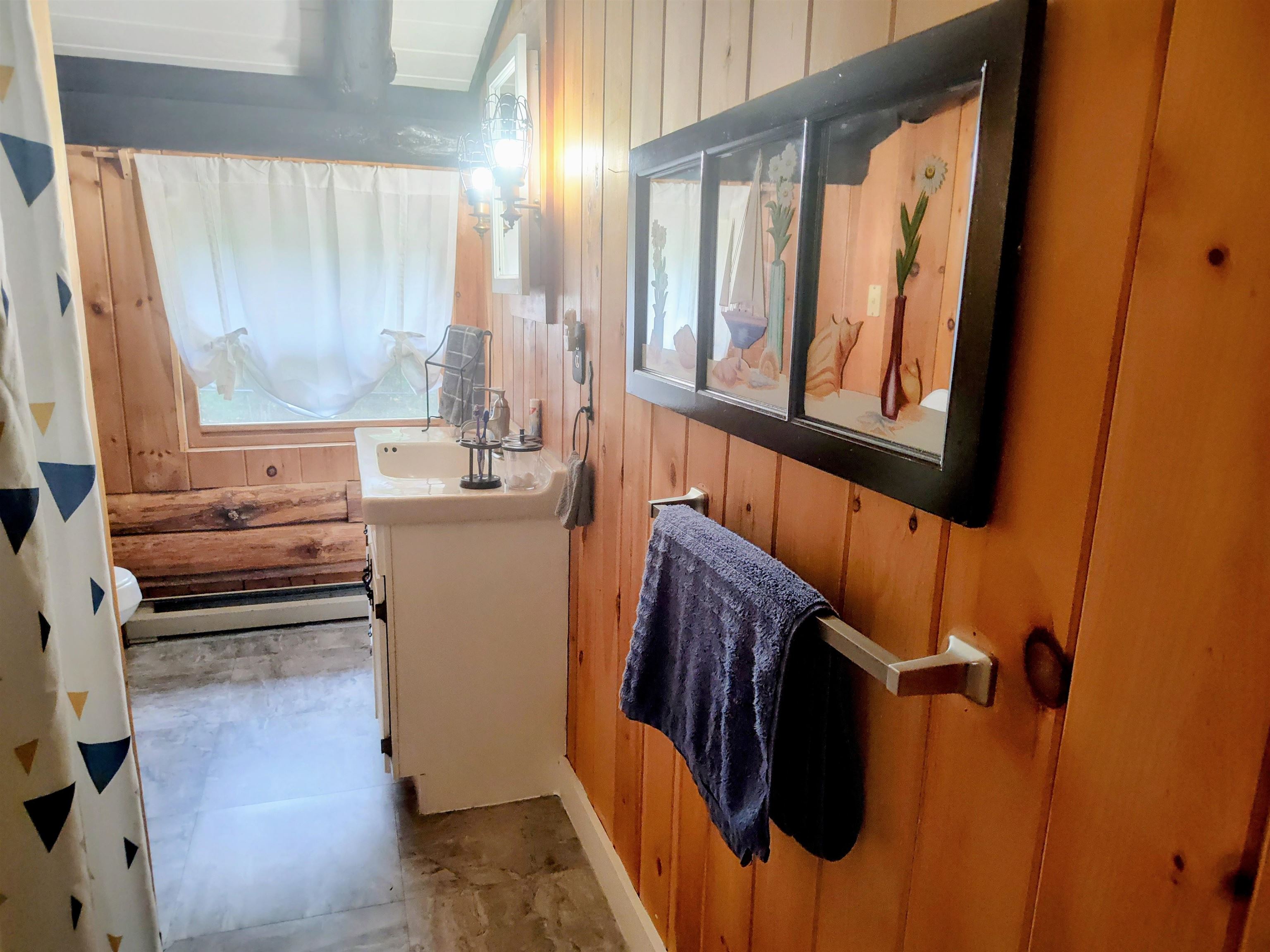 New Ipswich, New Hampshire 03071, United States, 4 Bedrooms Bedrooms, ,3 BathroomsBathrooms,Residential,Active,205734