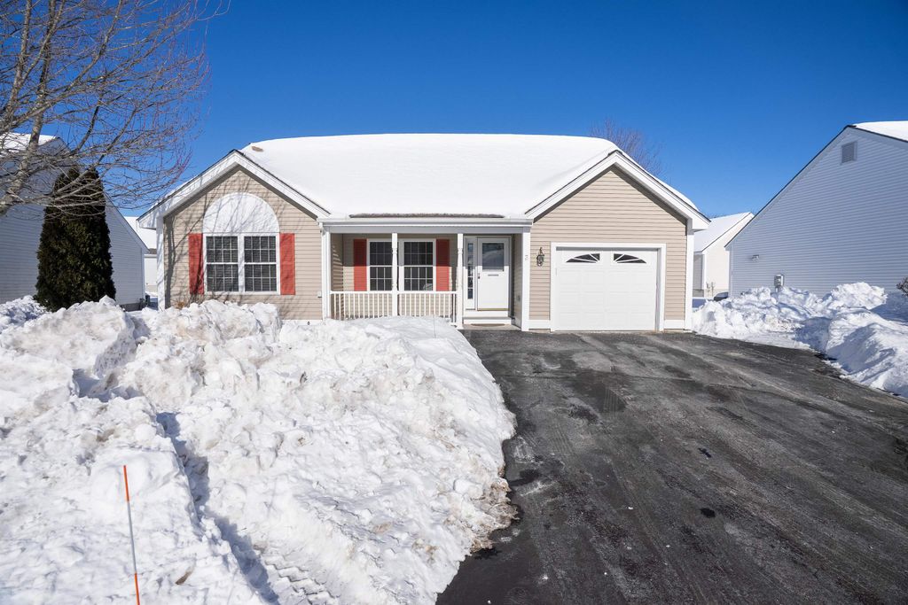Photo of 3 Katherine Court, Hudson, NH 03051 (MLS # 5075688)