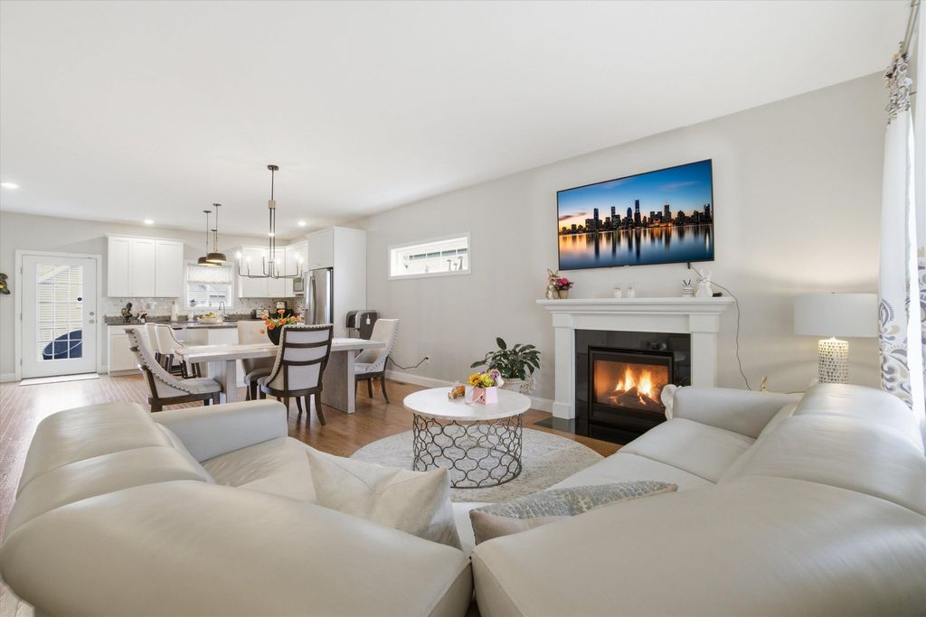 Photo of 54 Toby Circle, Merrimack, NH 03054 (MLS # 5082687)