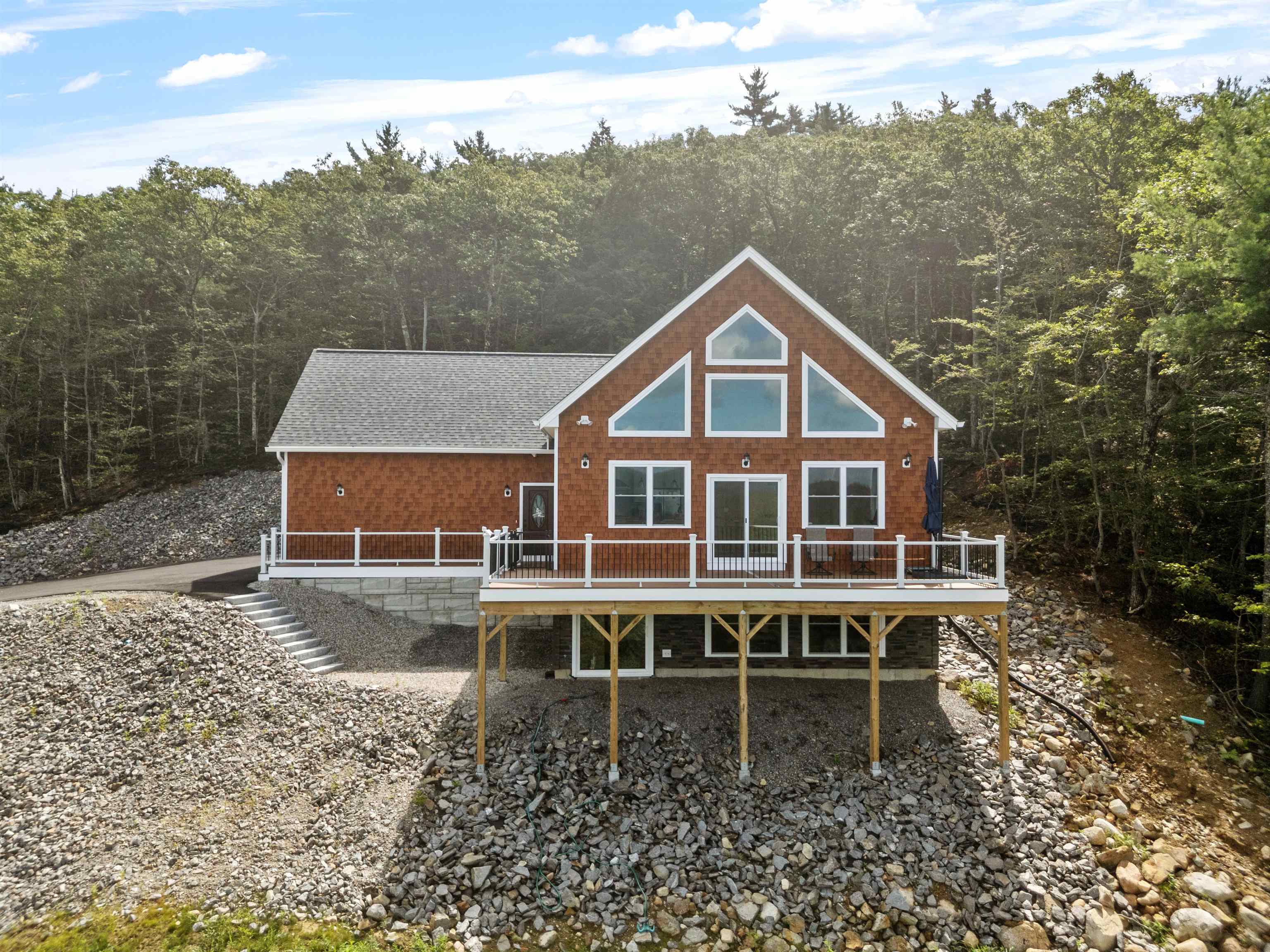 Alton, New Hampshire 03810, United States, 3 Bedrooms Bedrooms, ,4 BathroomsBathrooms,Residential,Active,192294