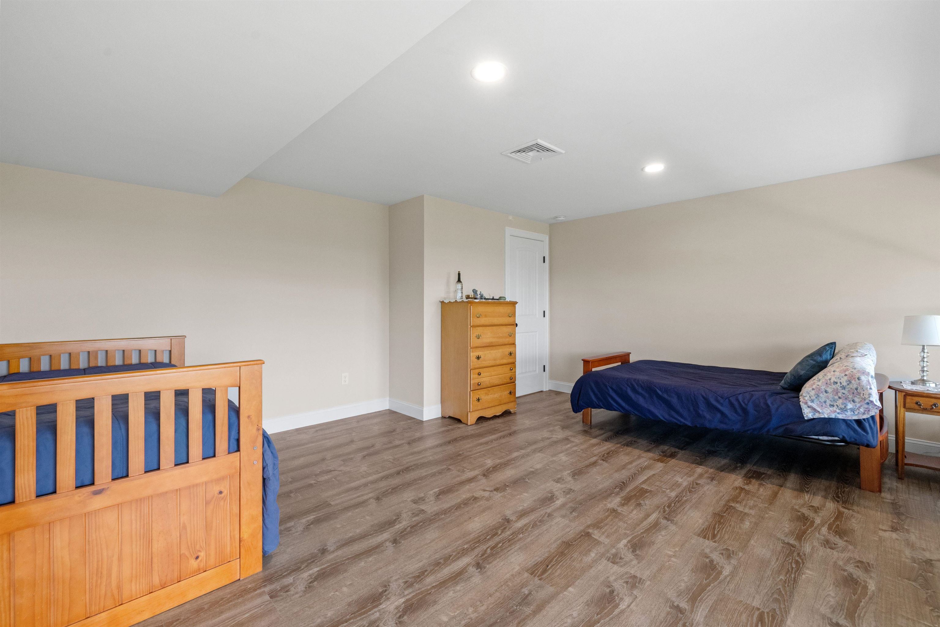 Alton, New Hampshire 03810, United States, 3 Bedrooms Bedrooms, ,4 BathroomsBathrooms,Residential,Active,192294