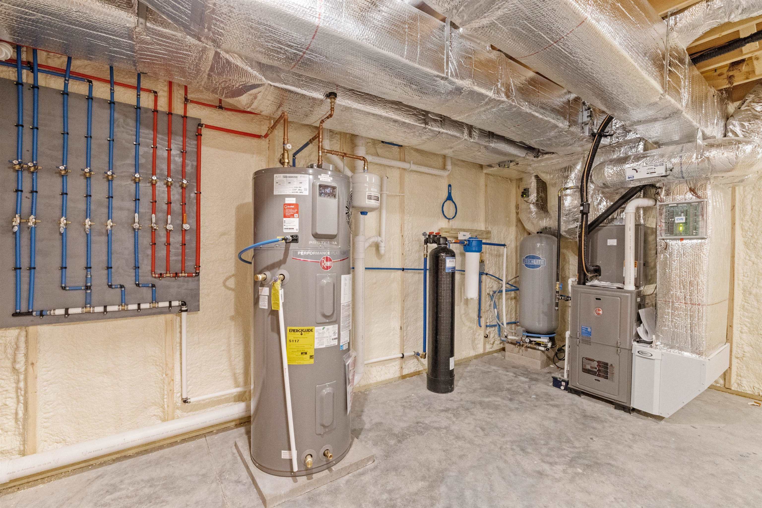 Alton, New Hampshire 03810, United States, 3 Bedrooms Bedrooms, ,4 BathroomsBathrooms,Residential,Active,192294