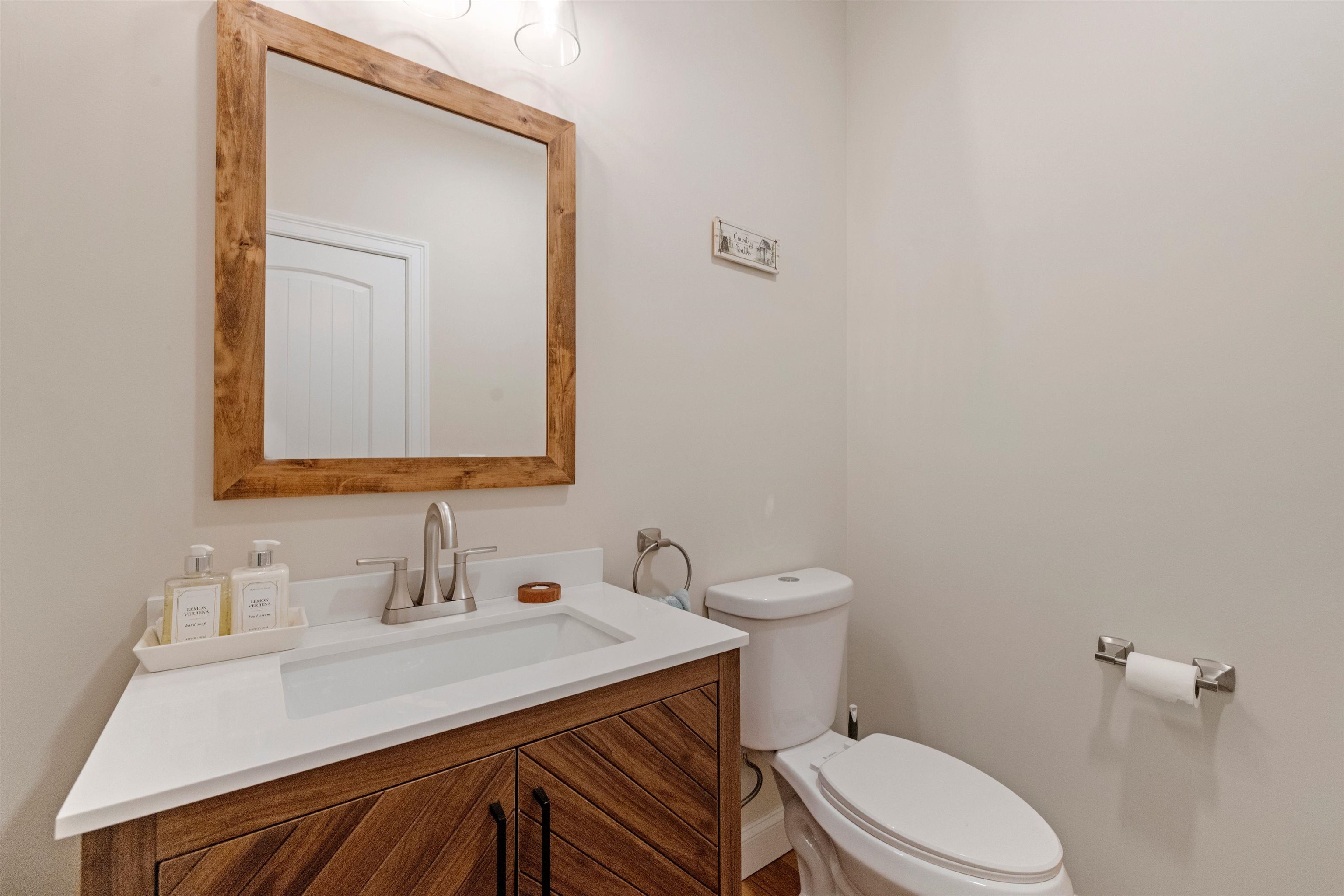 Alton, New Hampshire 03810, United States, 3 Bedrooms Bedrooms, ,4 BathroomsBathrooms,Residential,Active,192294