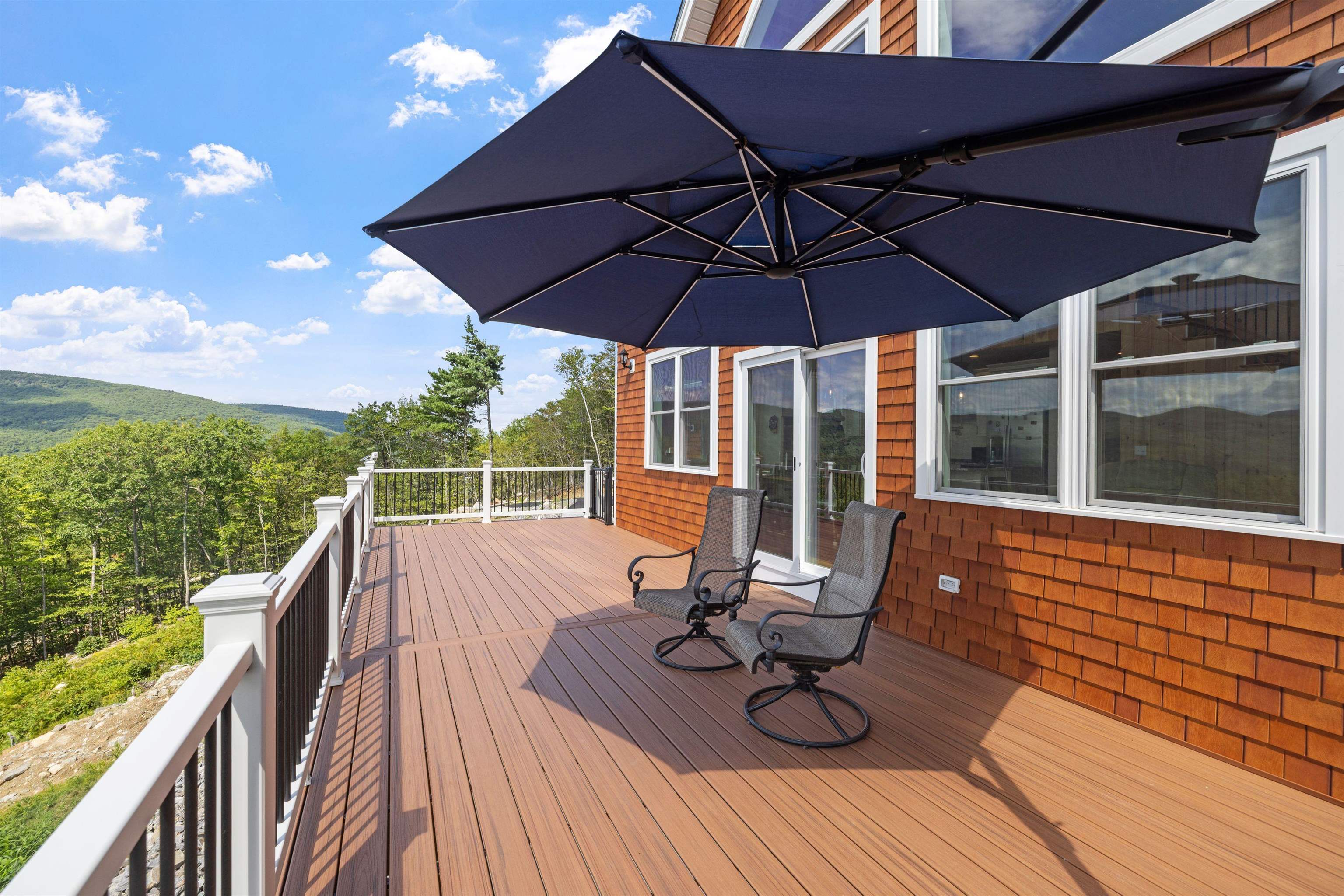 Alton, New Hampshire 03810, United States, 3 Bedrooms Bedrooms, ,4 BathroomsBathrooms,Residential,Active,192294