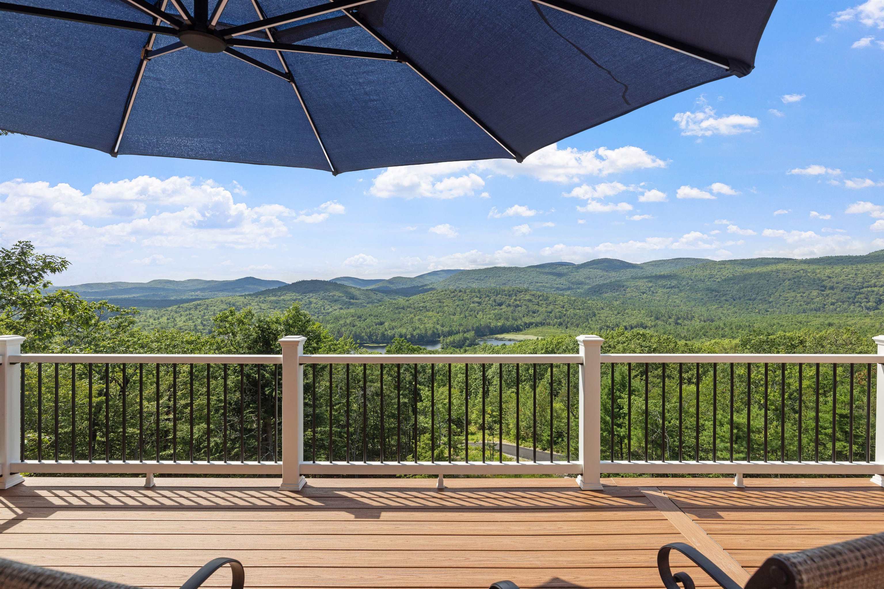 Alton, New Hampshire 03810, United States, 3 Bedrooms Bedrooms, ,4 BathroomsBathrooms,Residential,Active,192294