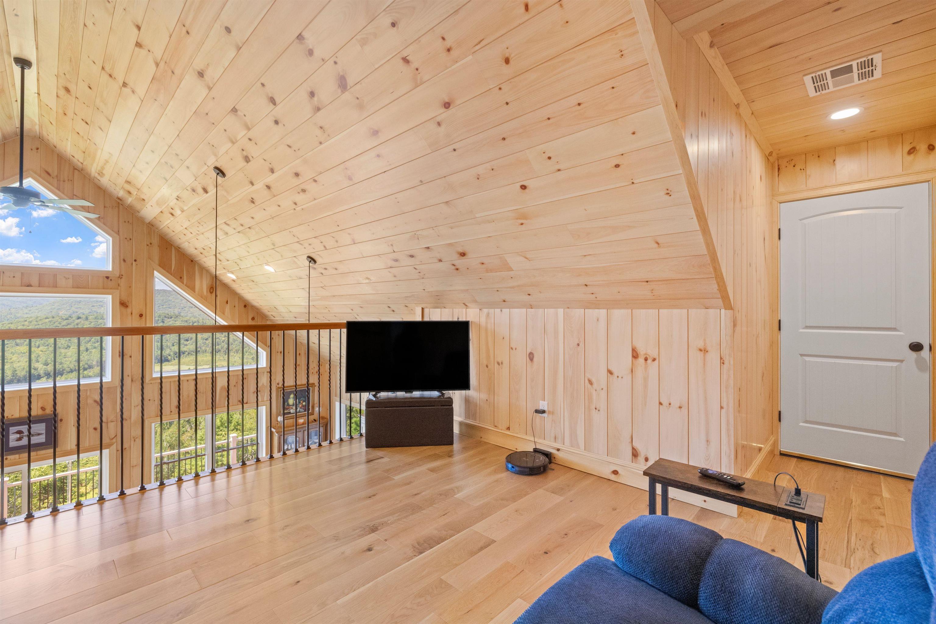 Alton, New Hampshire 03810, United States, 3 Bedrooms Bedrooms, ,4 BathroomsBathrooms,Residential,Active,192294