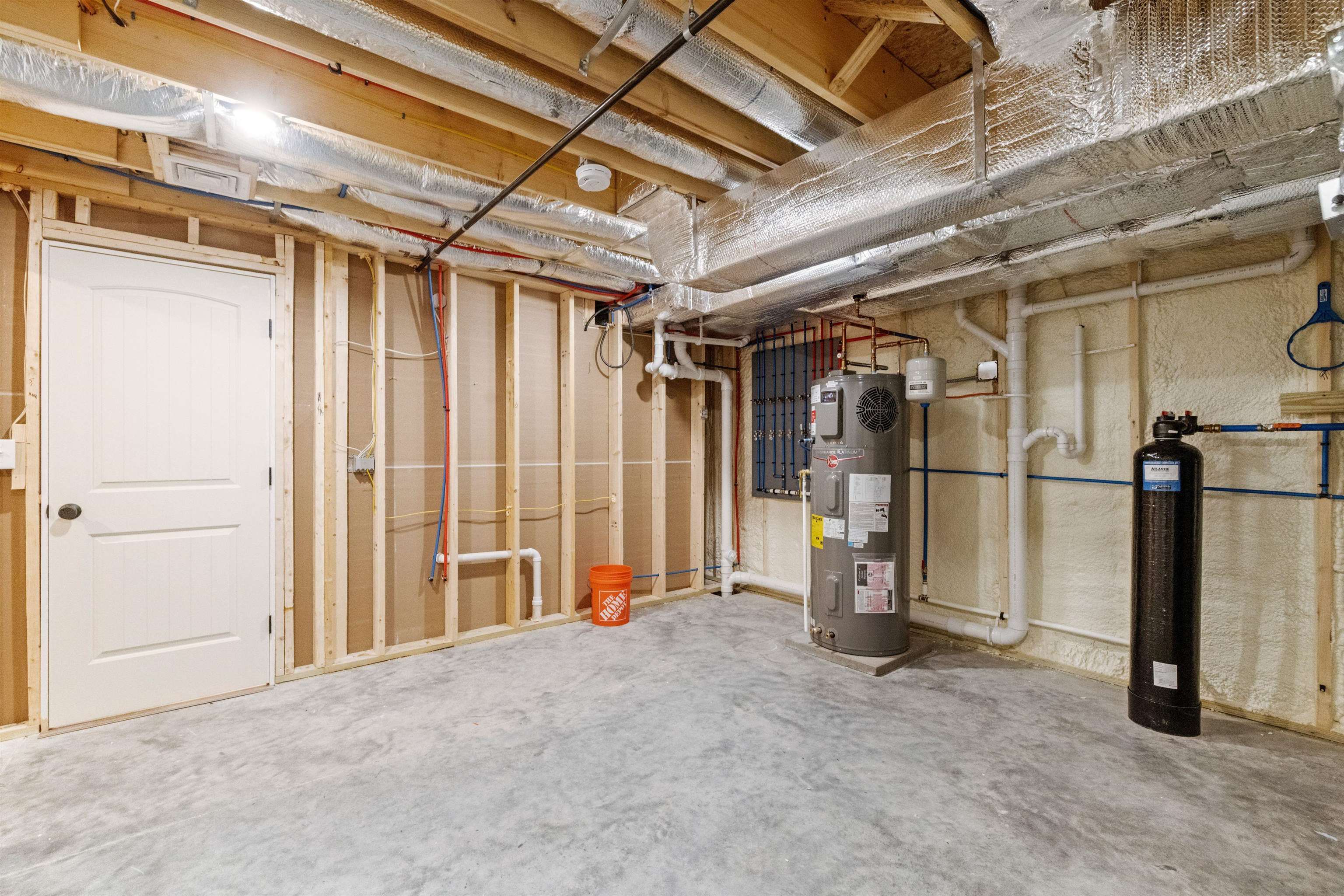 Alton, New Hampshire 03810, United States, 3 Bedrooms Bedrooms, ,4 BathroomsBathrooms,Residential,Active,192294