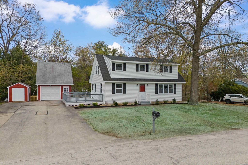Photo of 12 Hemlock Street, Hudson, NH 03051 (MLS # 5087331)