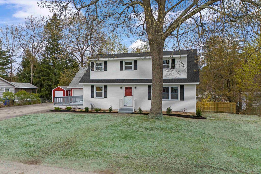 Photo of 12 Hemlock Street, Hudson, NH 03051 (MLS # 5087331)