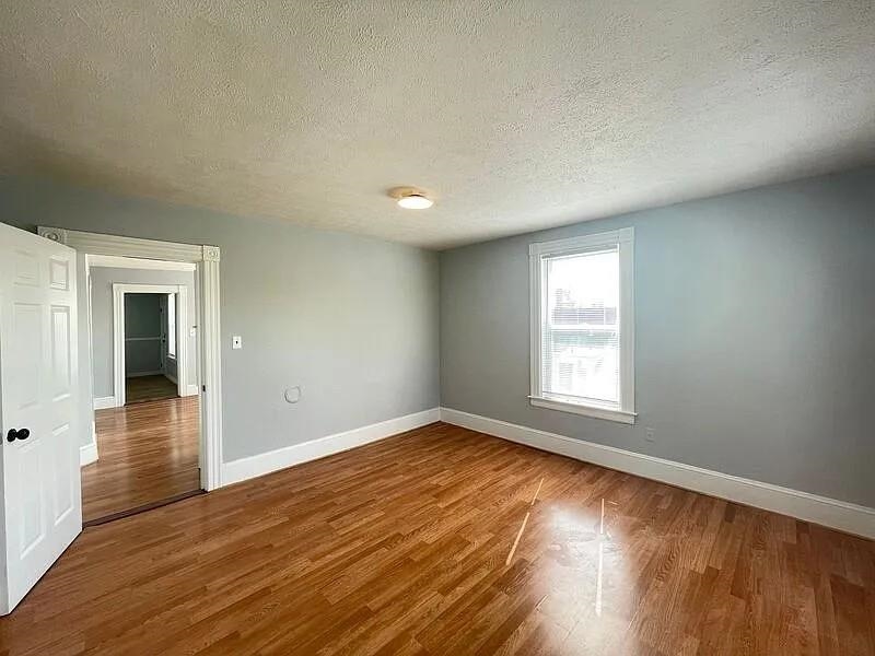 Manchester, New Hampshire 03103, United States, 3 Bedrooms Bedrooms, ,1 BathroomBathrooms,Residential,Active,256297