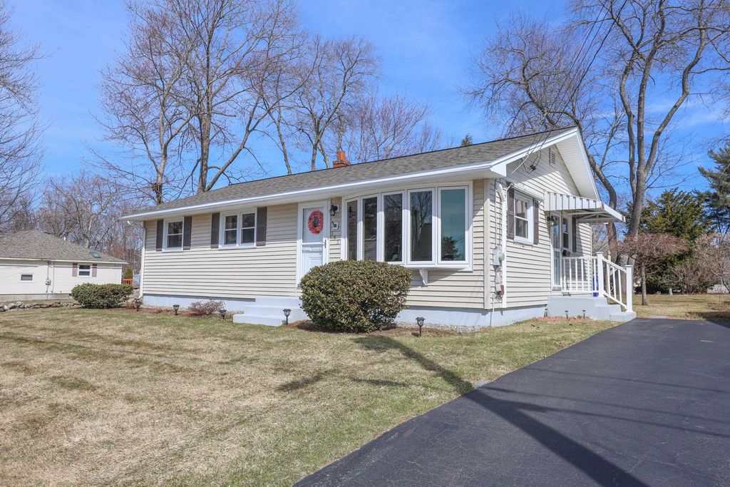 Photo of 155 Woodbine Avenue, Manchester, NH 03109 (MLS # 5082203)