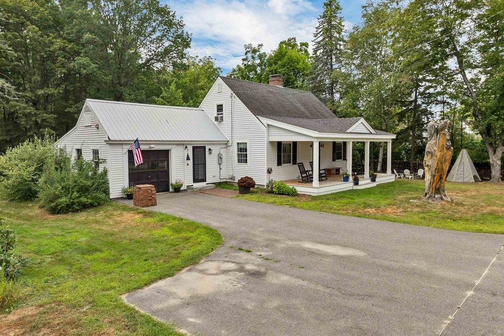 Photo of 21 Goodrich Road, Wolfeboro, NH 03894 (MLS # 5057577)