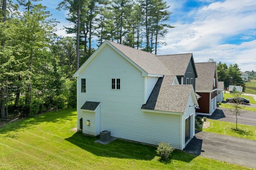 Photo of 17 Mustang Drive #B, Litchfield, NH 03052 (MLS # 5085051)